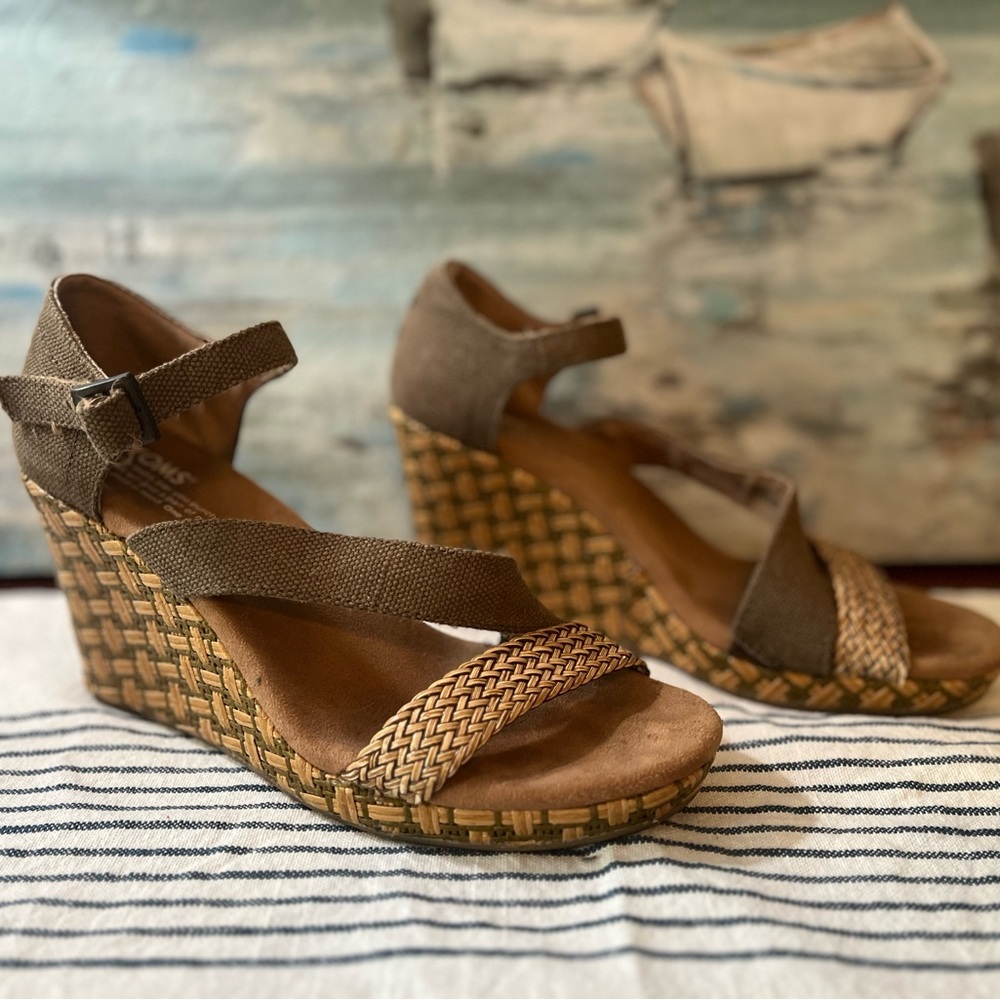 TOMS Brown Wedge Sandals with Woven Texture and Ankle Strap
